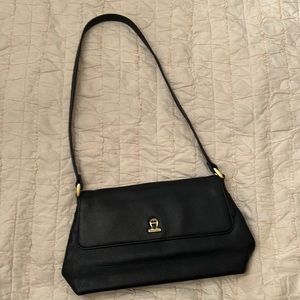 Vintage Etienne Aigner navy blue shoulder purse